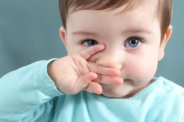 نوزاد مبتلا به سرما خوردگی