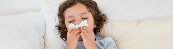 نوزاد در حال سرفه