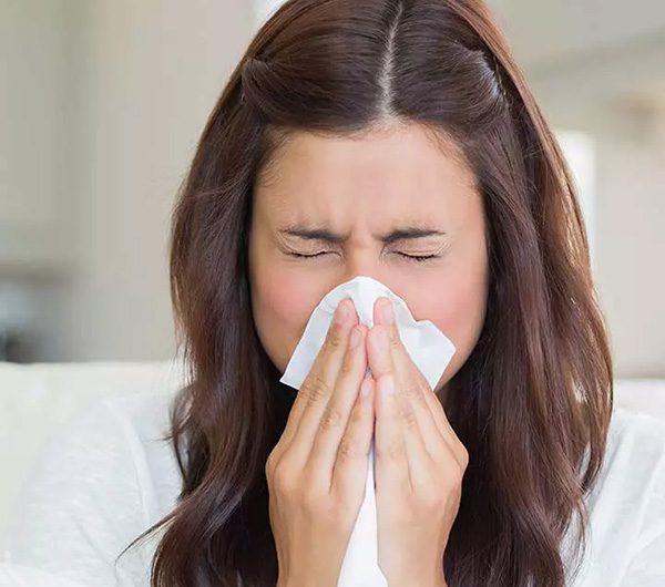 أبرز 9 علاجات منزلية طبيعية لسيلان الأنف